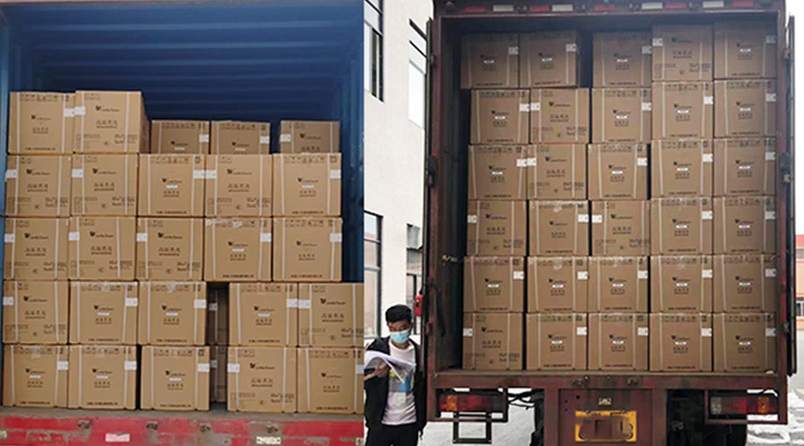 集裝箱裝柜進行時！金環(huán)電器客戶迷你洗衣機順利發(fā)貨！