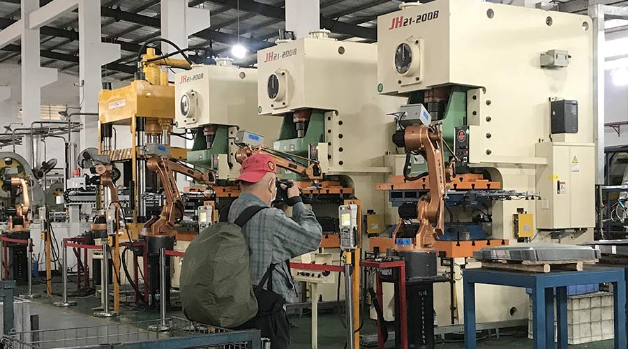 江門市攝影協(xié)會蒞臨金環(huán)電器拍攝交流  用鏡頭見證實力！