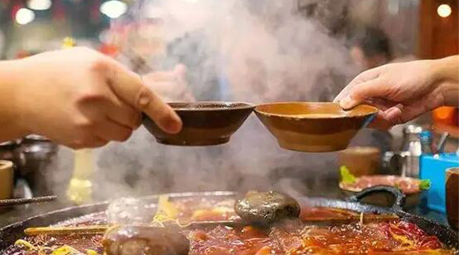 冬天火鍋團(tuán)建引來一身火鍋味  衣物烘干機(jī)化解職場(chǎng)尷尬！